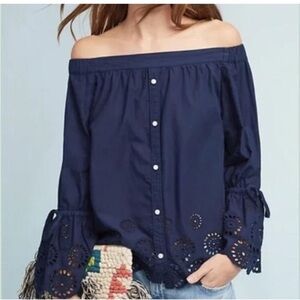 𝅺ISABELA Sinclair Anthropologie off the shoulder eyelet blouse size small .